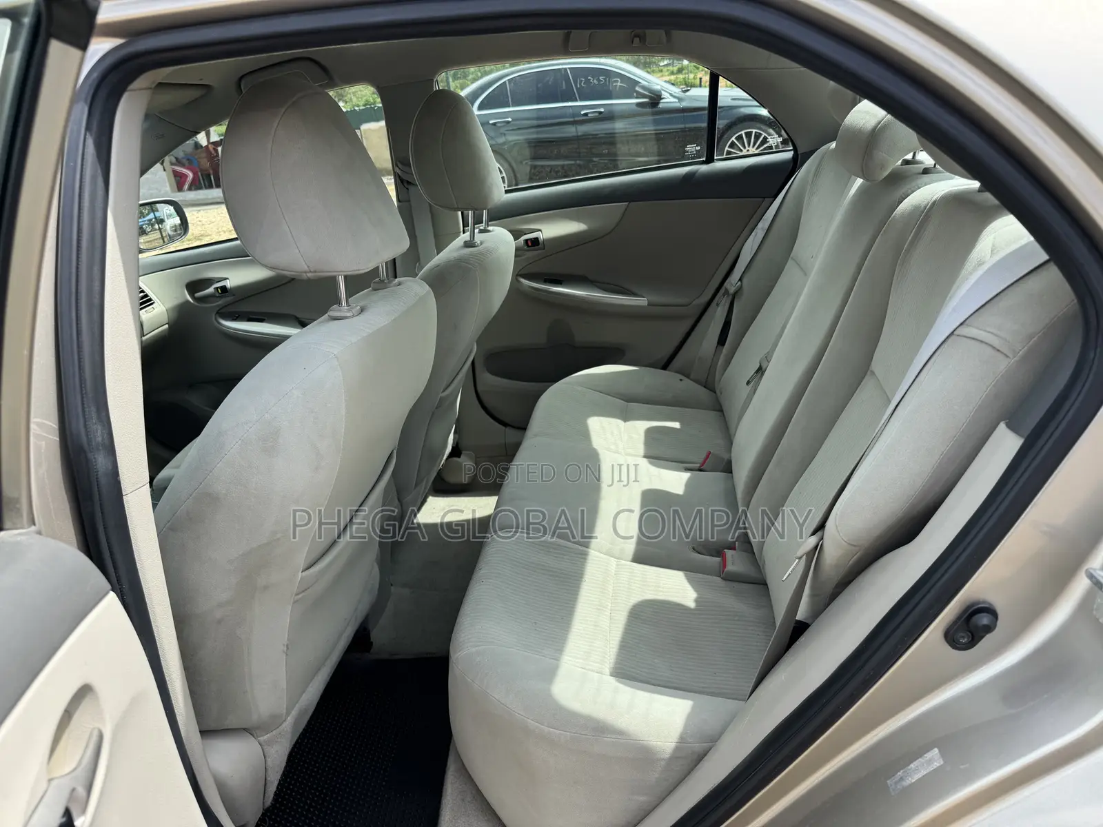 Toyota Corolla LE 4dr Sedan (1.8L 4cyl 4A) 2010 Gold