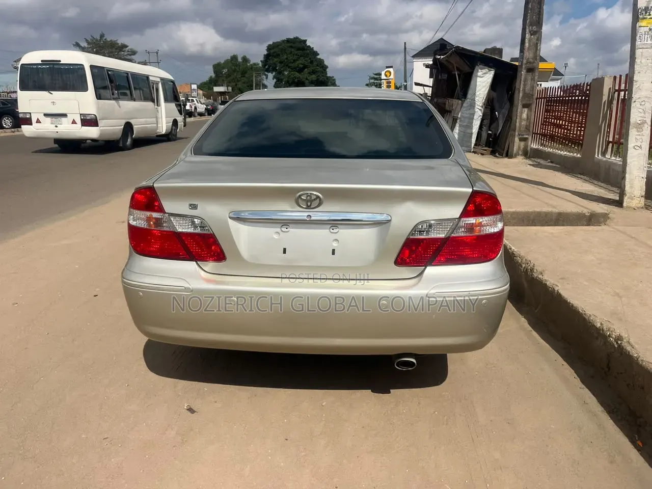 Toyota Camry XLE 4dr Sedan (2.4L 4cyl 4A) 2004 Silver