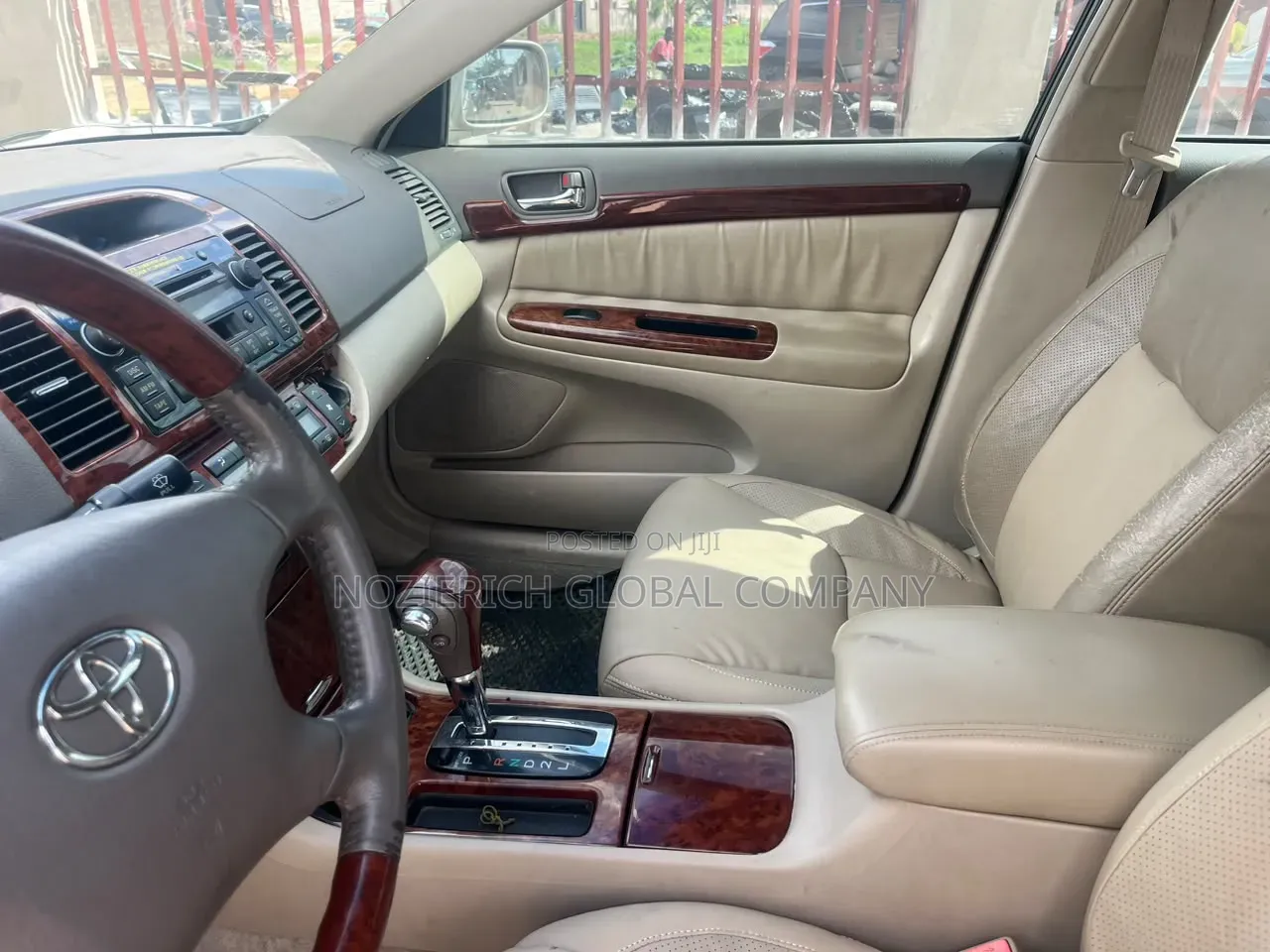 Toyota Camry XLE 4dr Sedan (2.4L 4cyl 4A) 2004 Silver