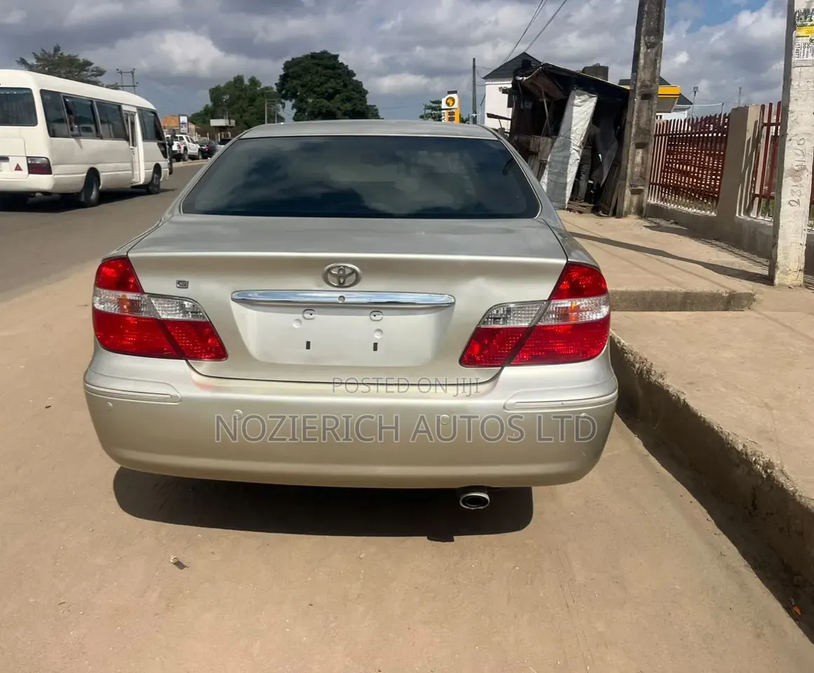 Toyota Camry 2004 Silver
