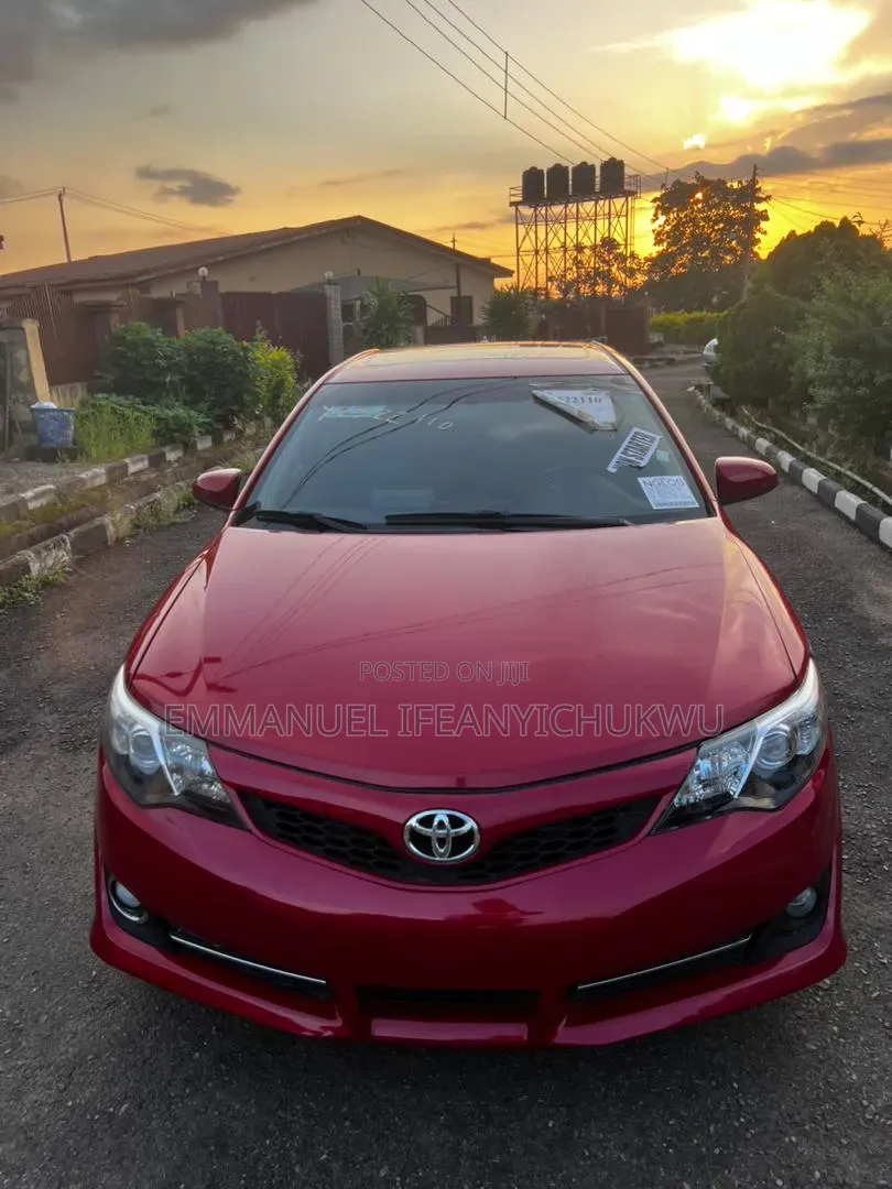 Toyota Camry SE V6 4dr Sedan (3.5L 6cyl 6A) 2013 Red