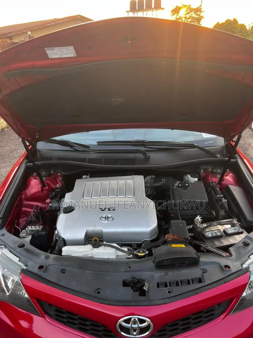 Toyota Camry SE V6 4dr Sedan (3.5L 6cyl 6A) 2013 Red