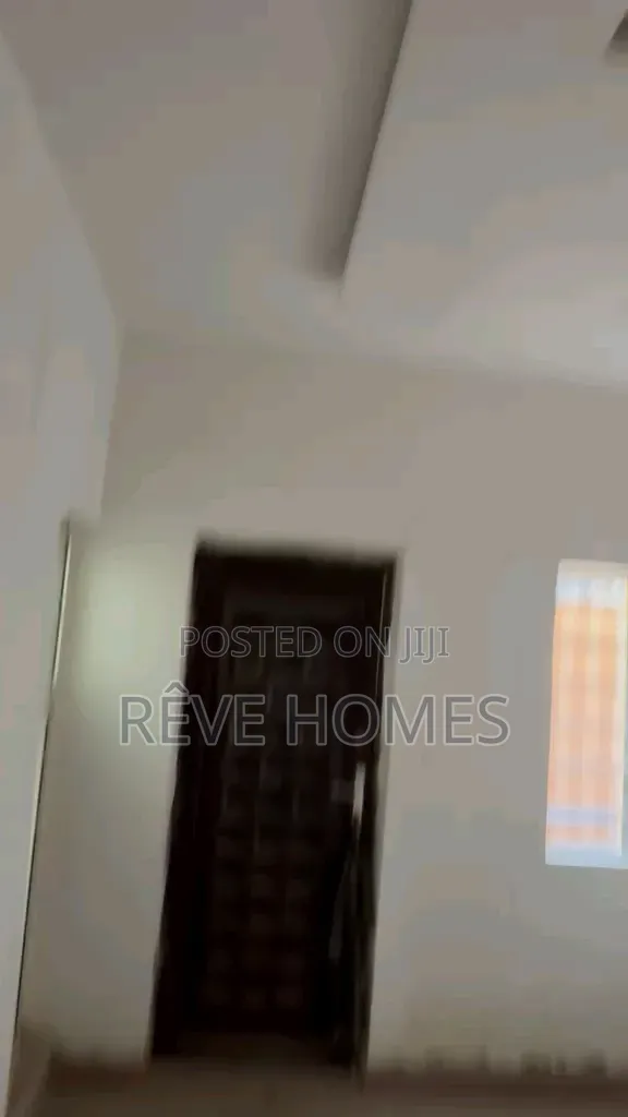 Mini Flat in Iwaya for rent
