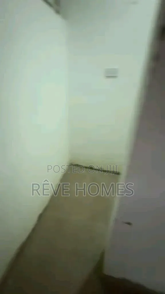 Mini Flat in Iwaya for rent