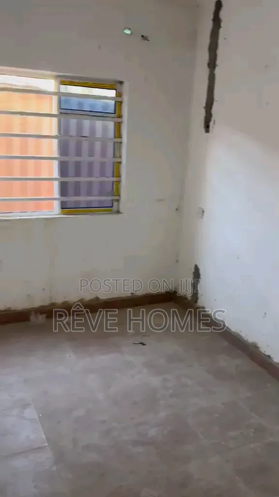 Mini Flat in Iwaya for rent