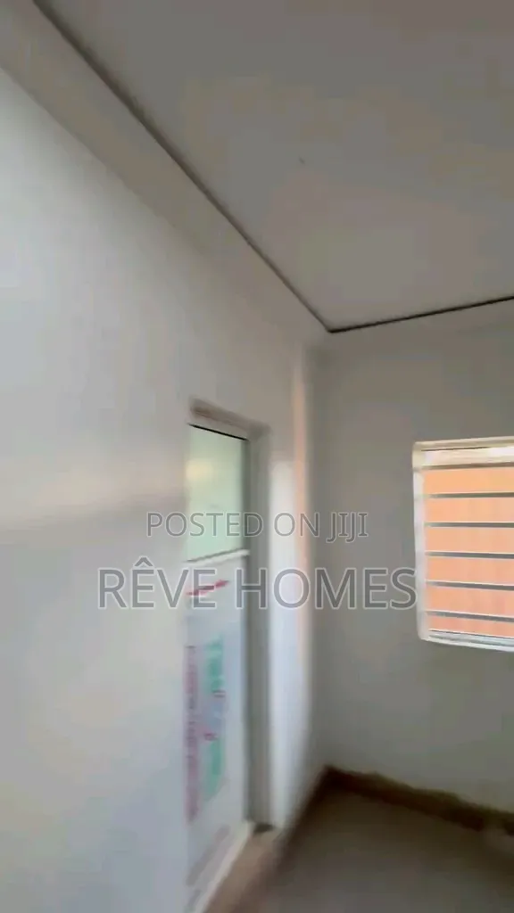Mini Flat in Iwaya for rent