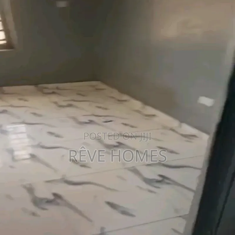 2bdrm Block of Flats in Adekunle for rent