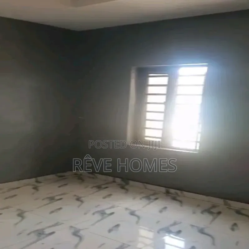 2bdrm Block of Flats in Adekunle for rent