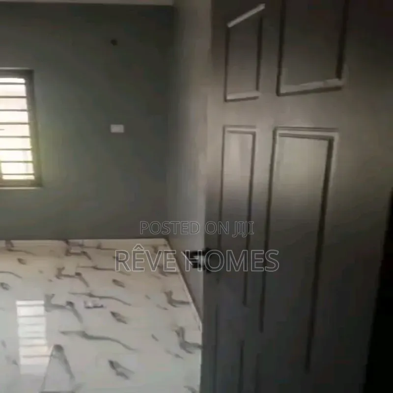 2bdrm Block of Flats in Adekunle for rent