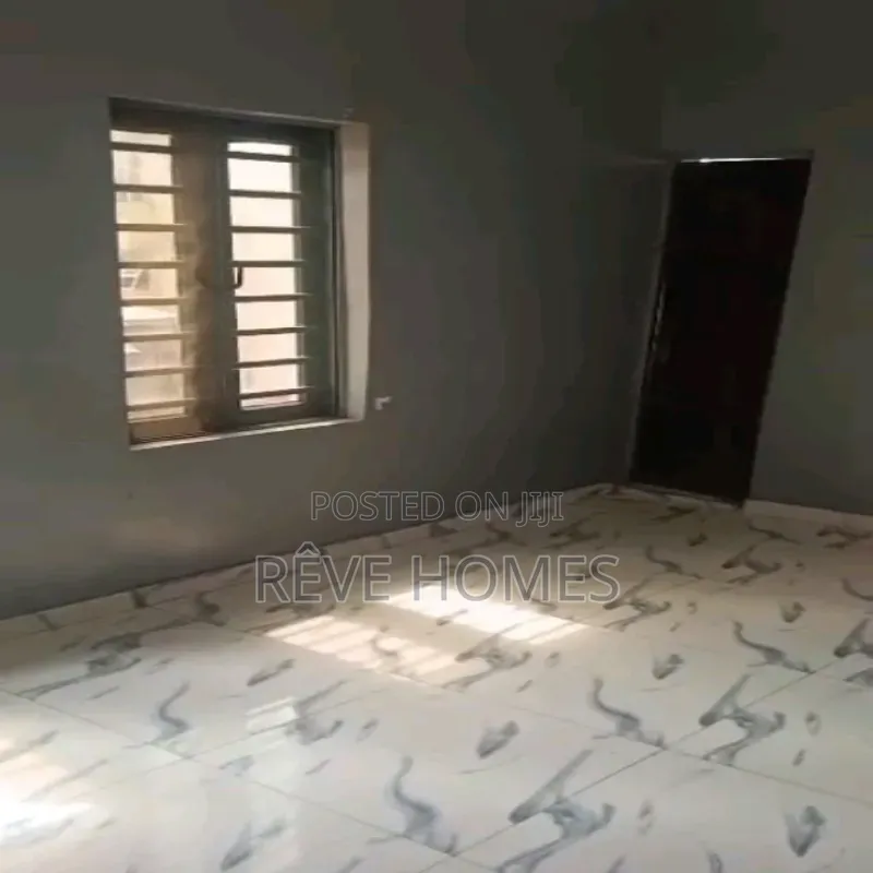 2bdrm Block of Flats in Adekunle for rent