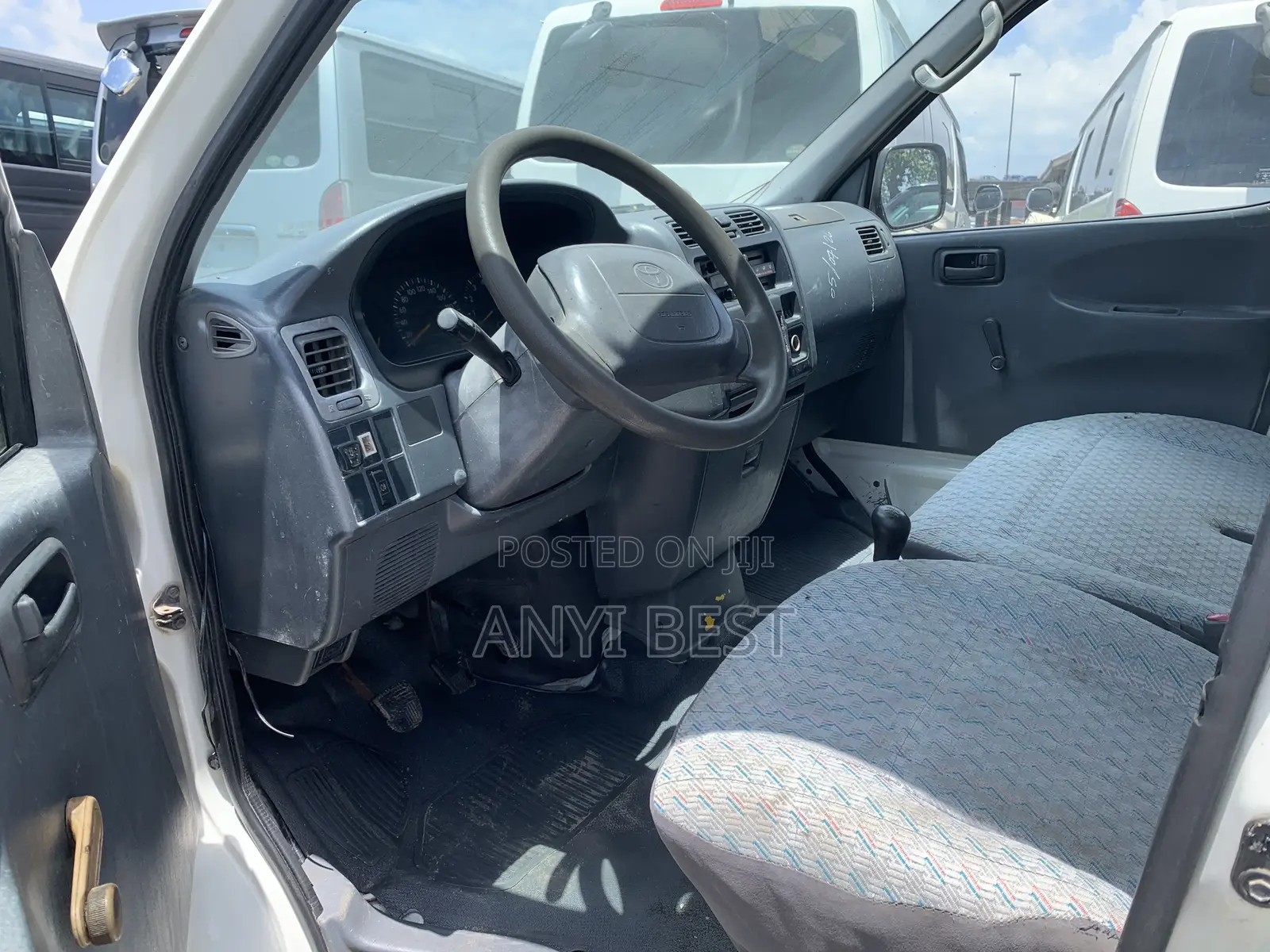 Toyota HiAce 2004 White