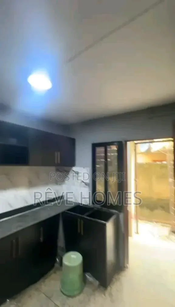 3bdrm Block of Flats in Bariga / Shomolu for rent
