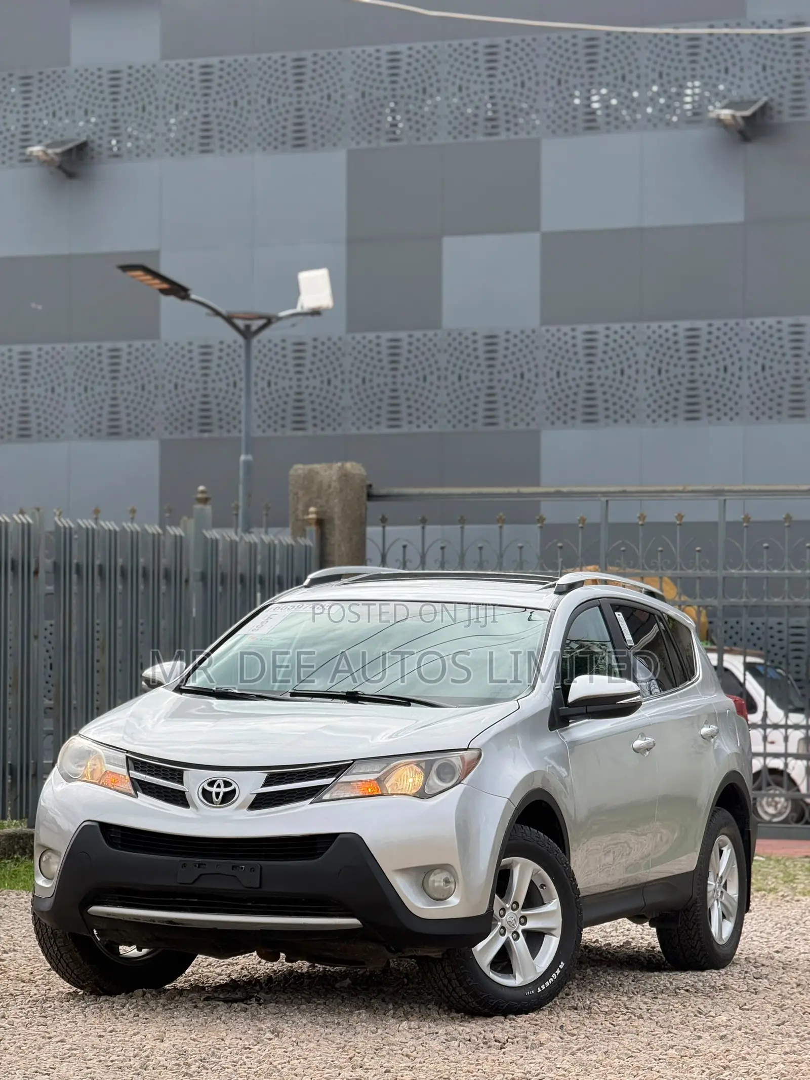 Toyota RAV4 XLE 4dr SUV (2.5L 4cyl 6A) 2014 Silver