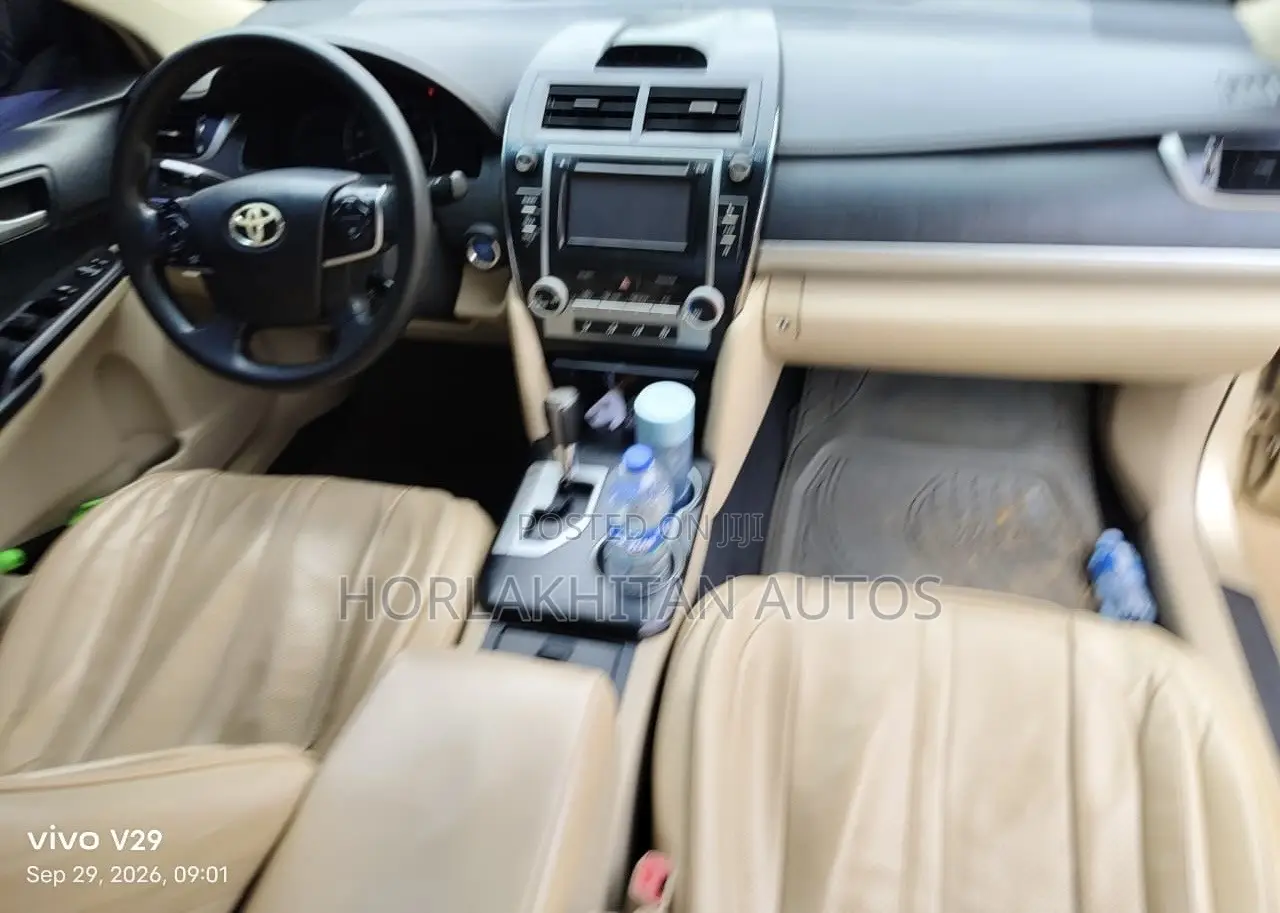 Toyota Camry LE 4dr Sedan (2.5L 4cyl 6A) 2013 Gold