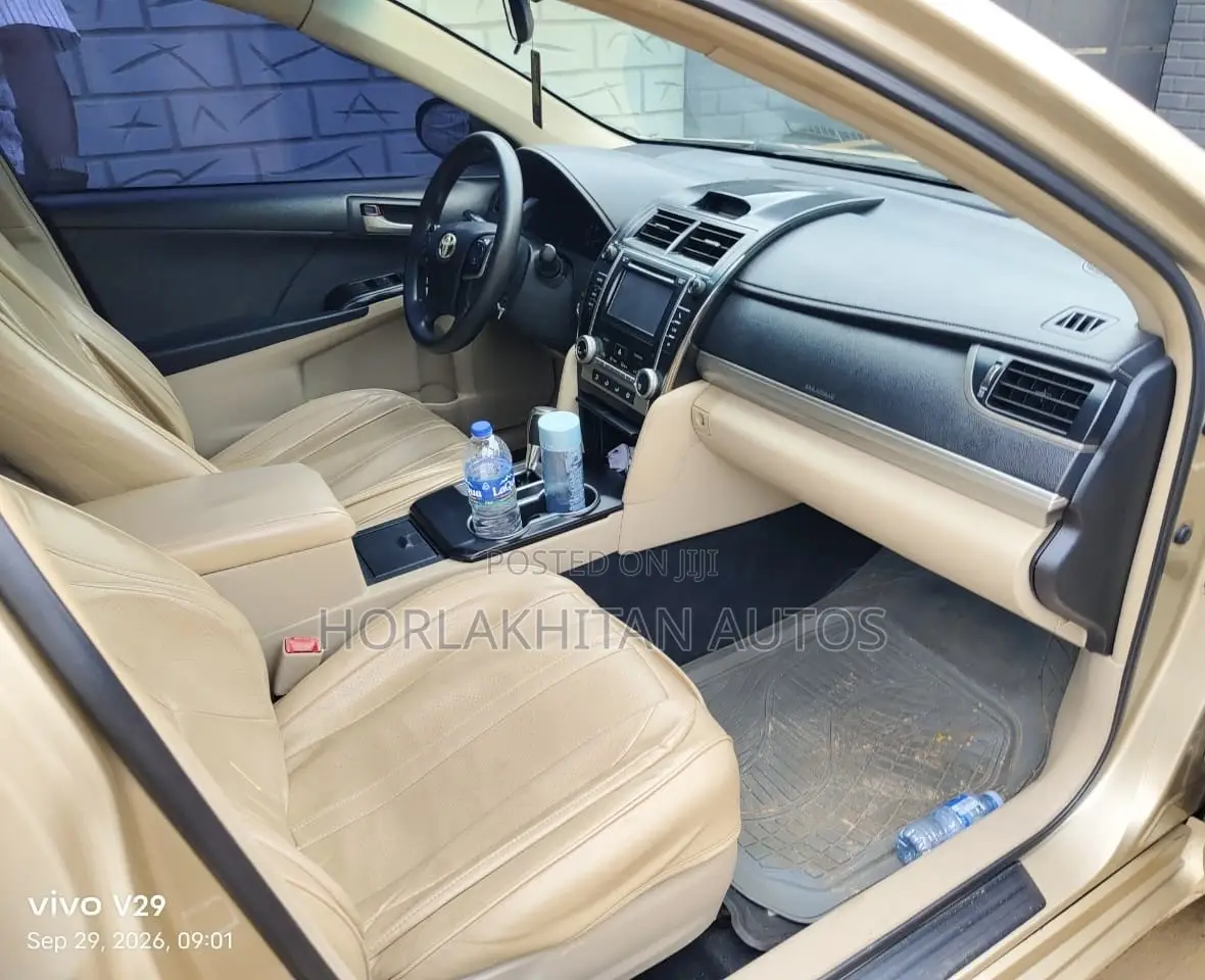Toyota Camry LE 4dr Sedan (2.5L 4cyl 6A) 2013 Gold