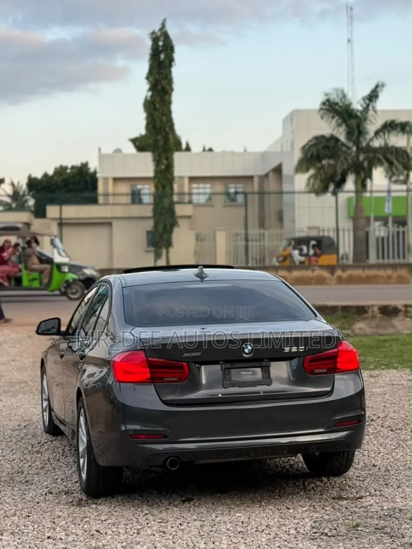 BMW 320i 2016 Gray