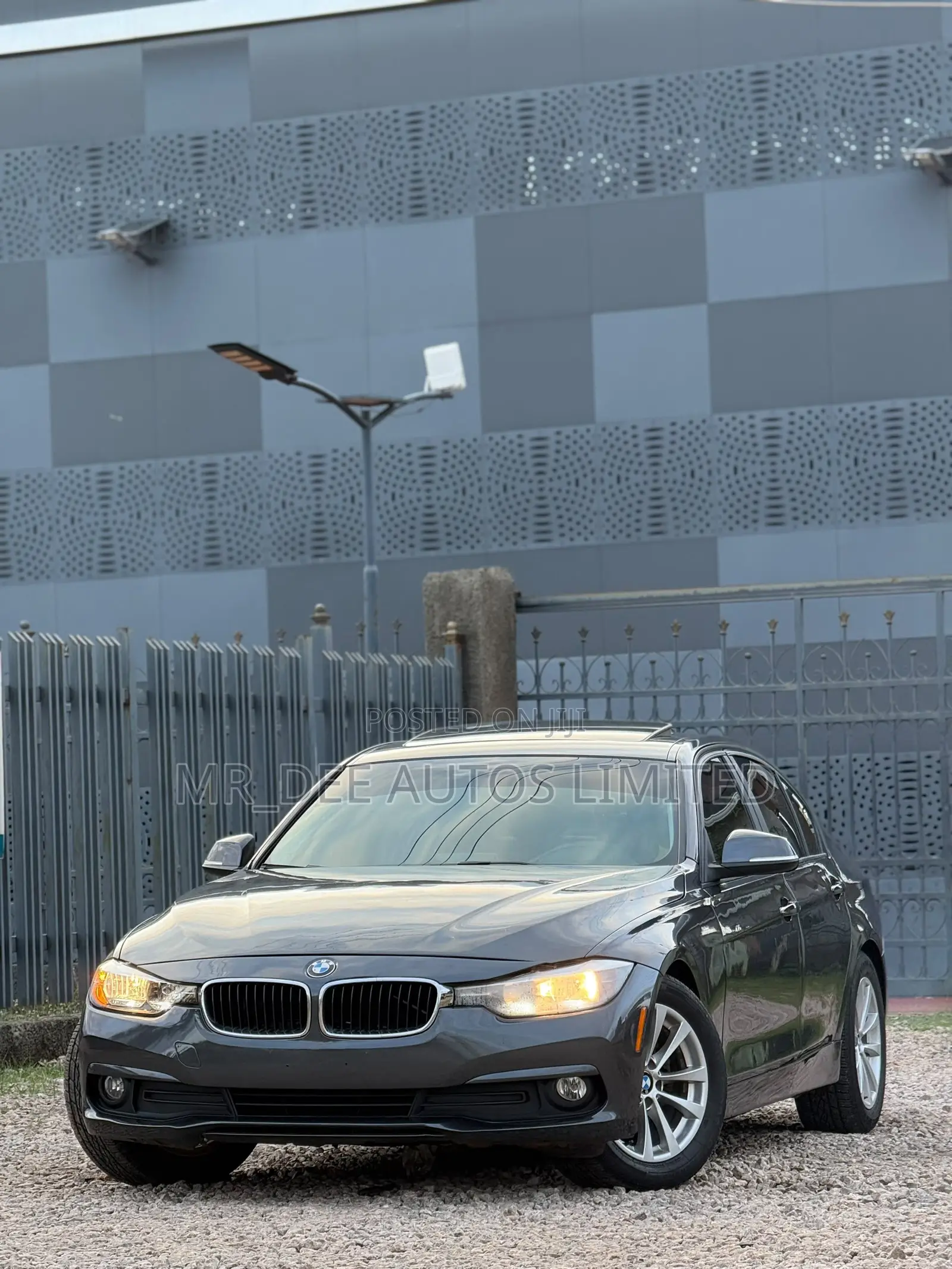 BMW 320i 2016 Gray