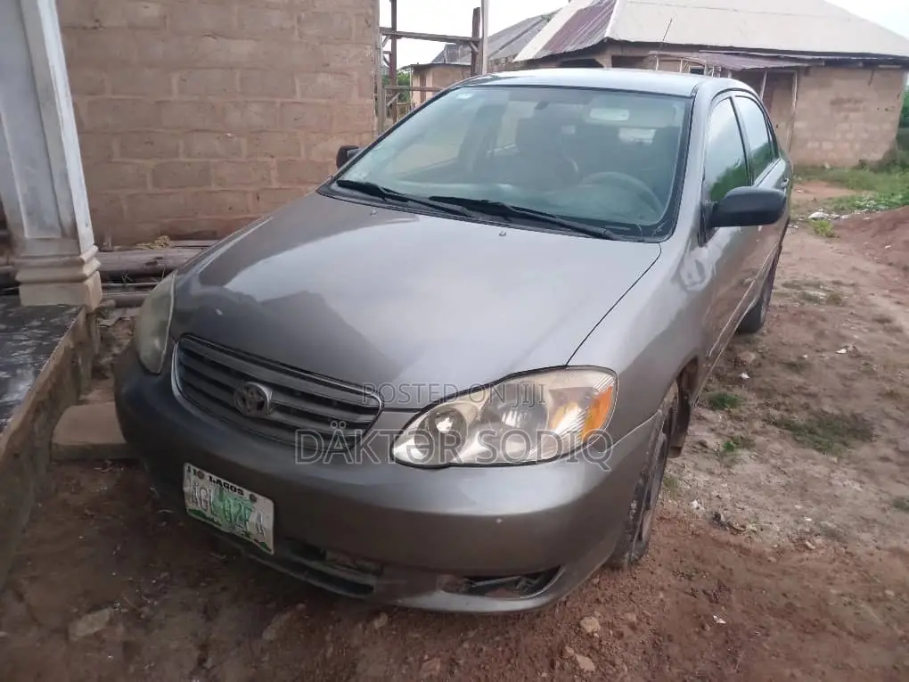 Toyota Corolla LE 2004 Gray