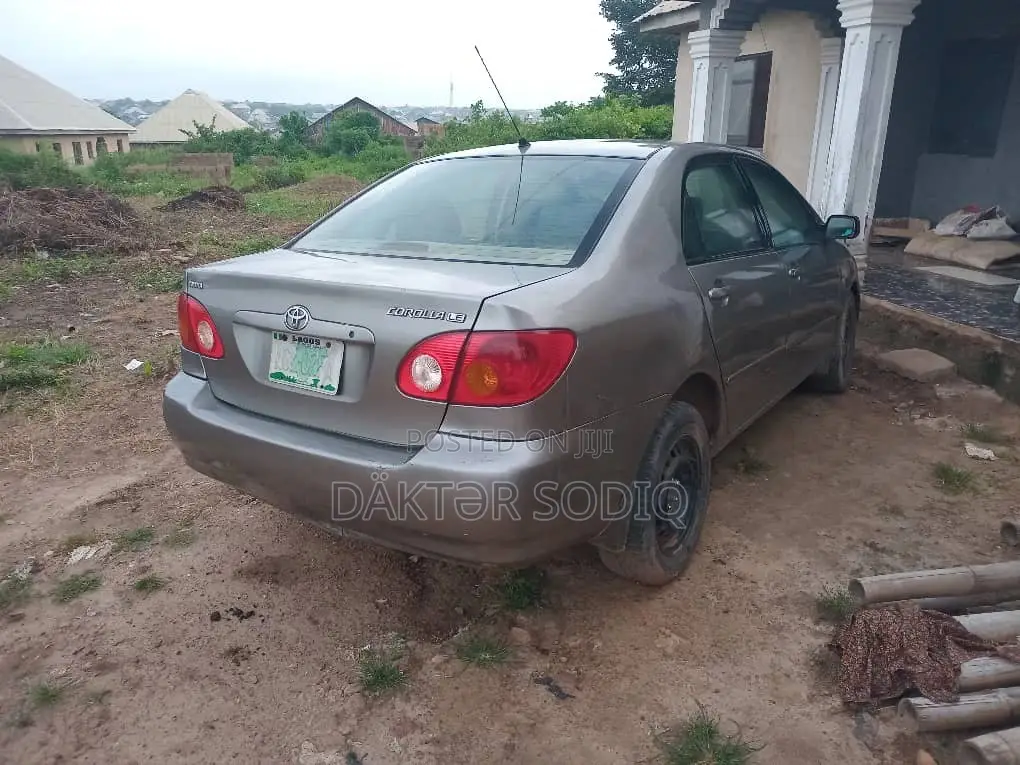 Toyota Corolla LE 2004 Gray