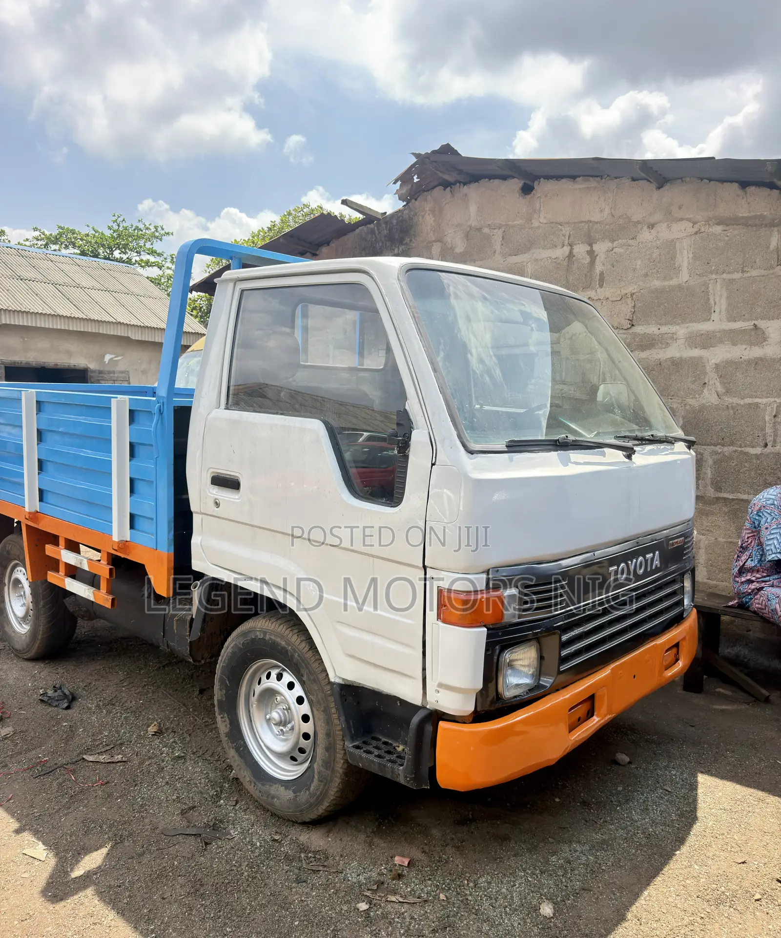 Toyota Dyna 100 Registered