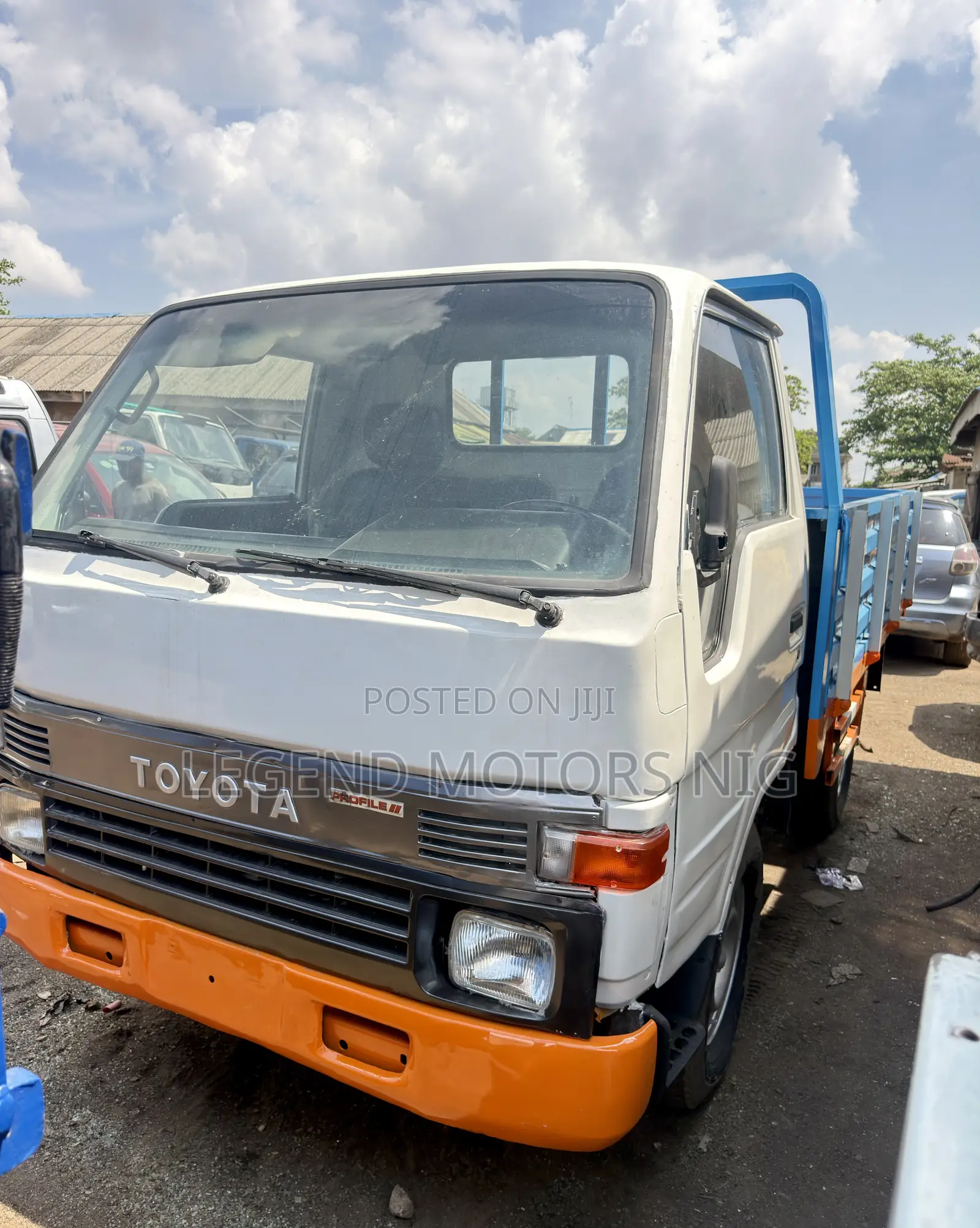 Toyota Dyna 100 Registered