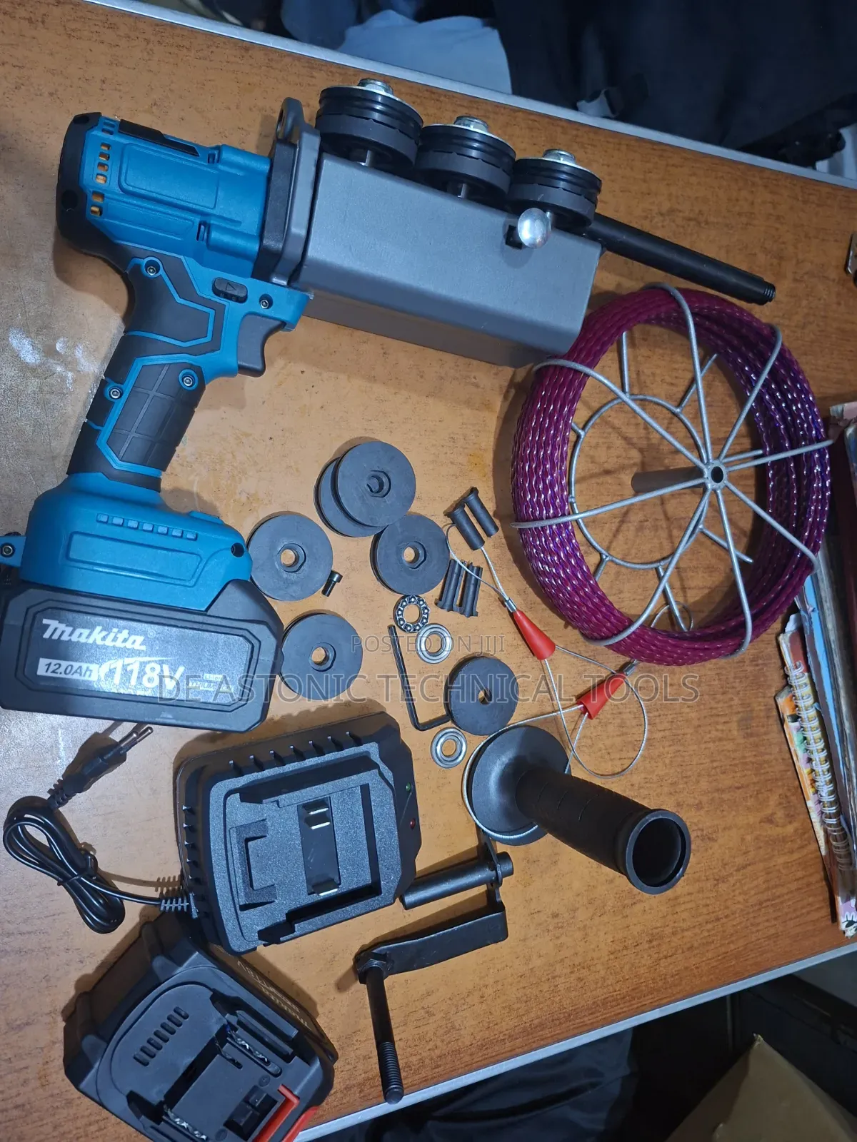 Cordless Wire Puller With 2 Batteries