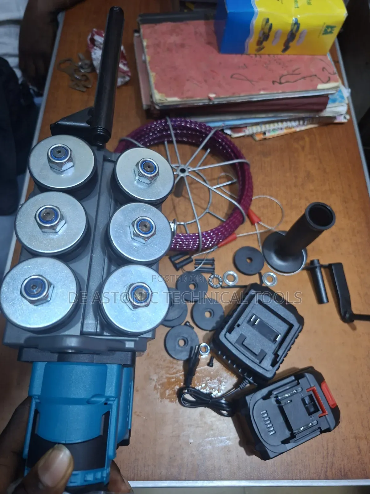 Cordless Wire Puller With 2 Batteries