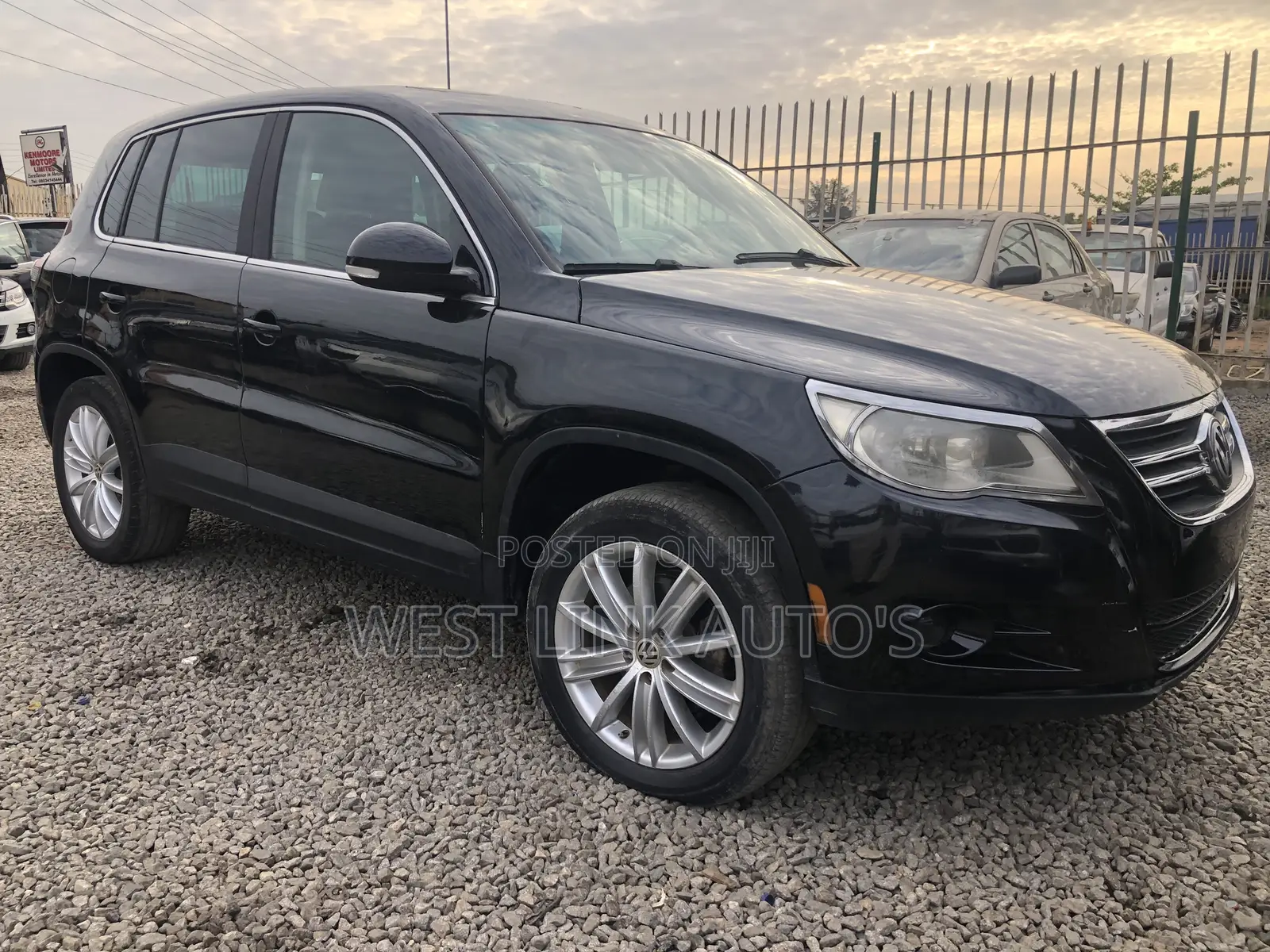 Volkswagen Tiguan S with Sunroof 2013 Black