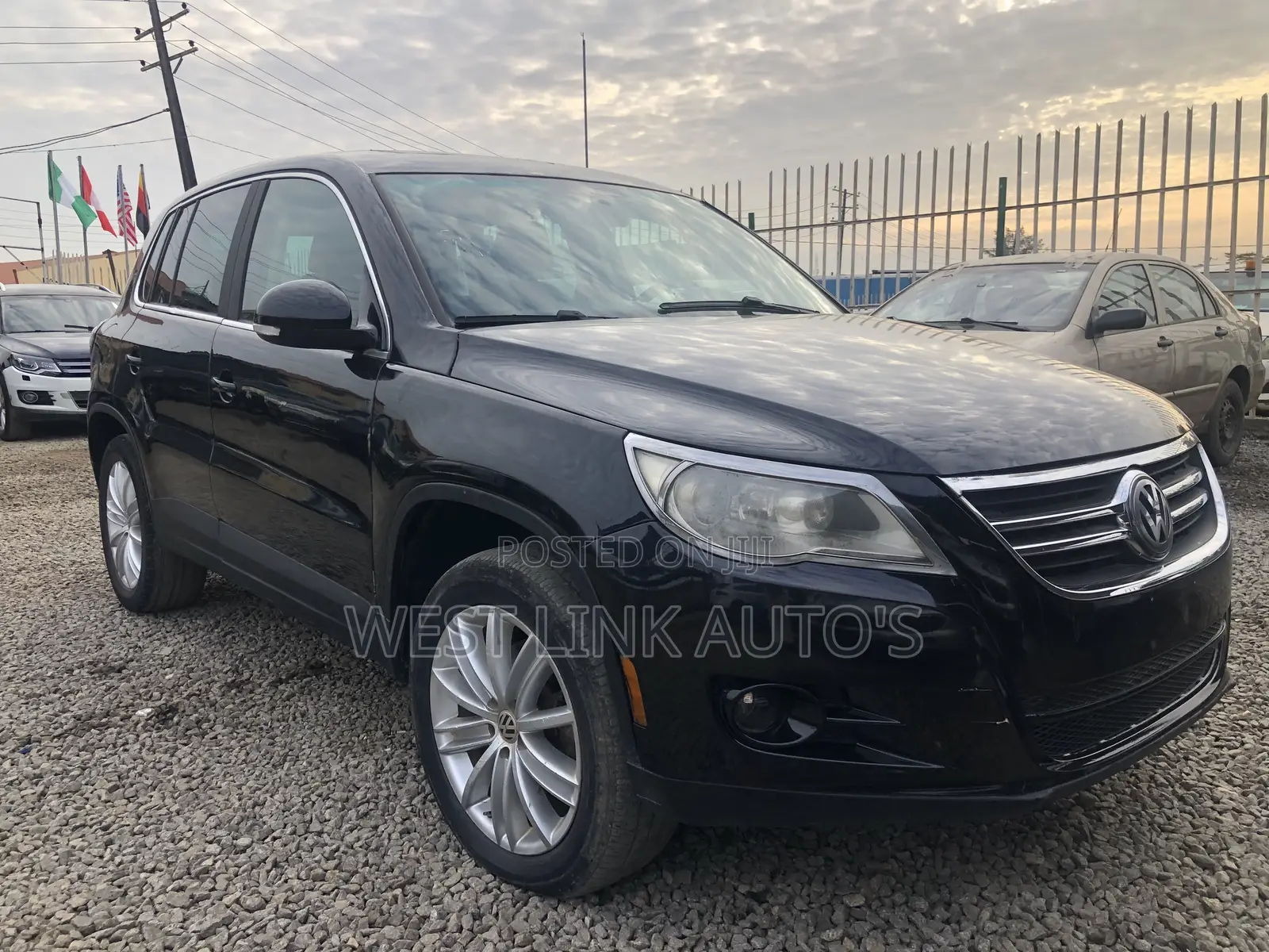Volkswagen Tiguan S with Sunroof 2013 Black