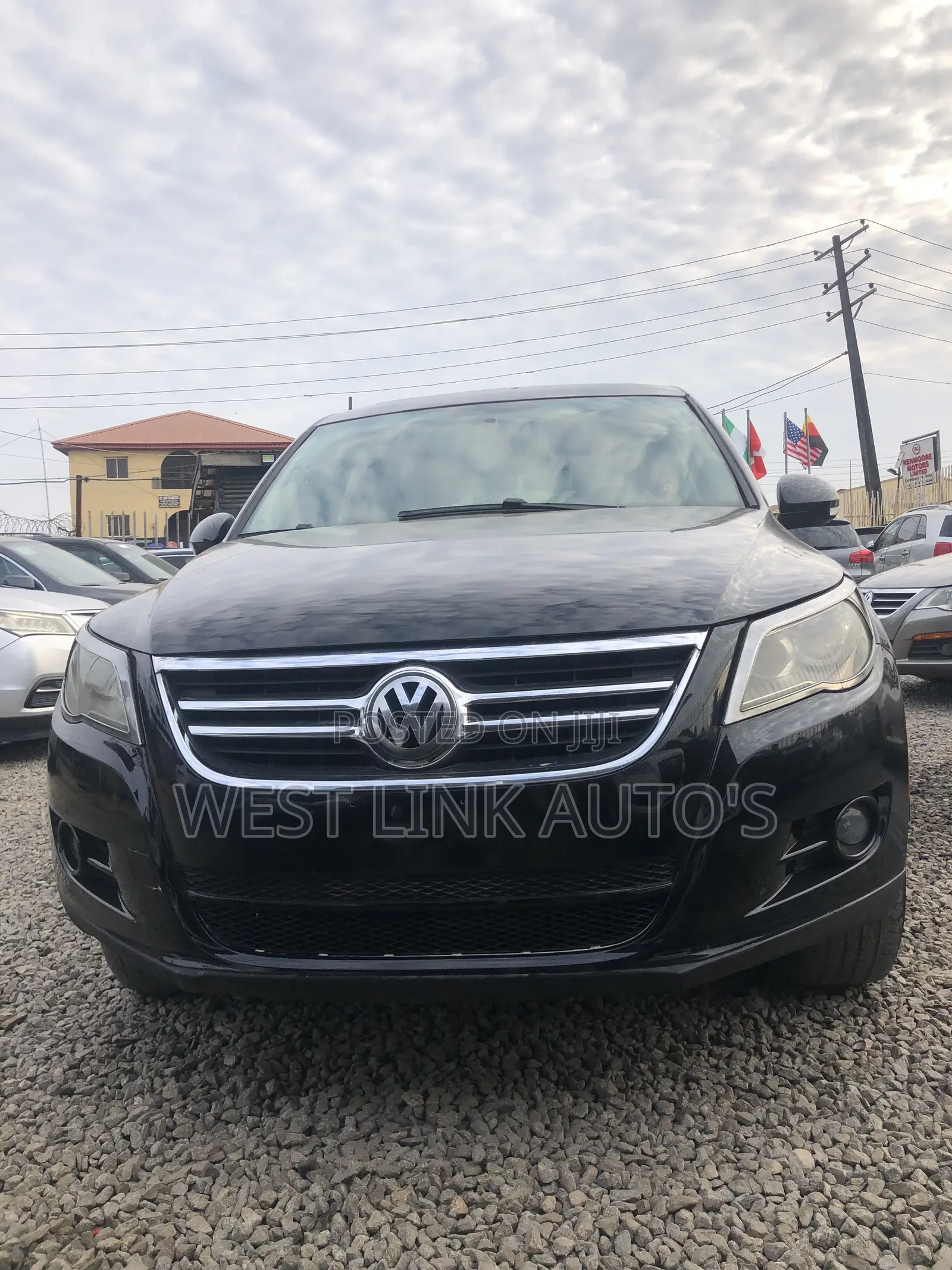 Volkswagen Tiguan S with Sunroof 2013 Black