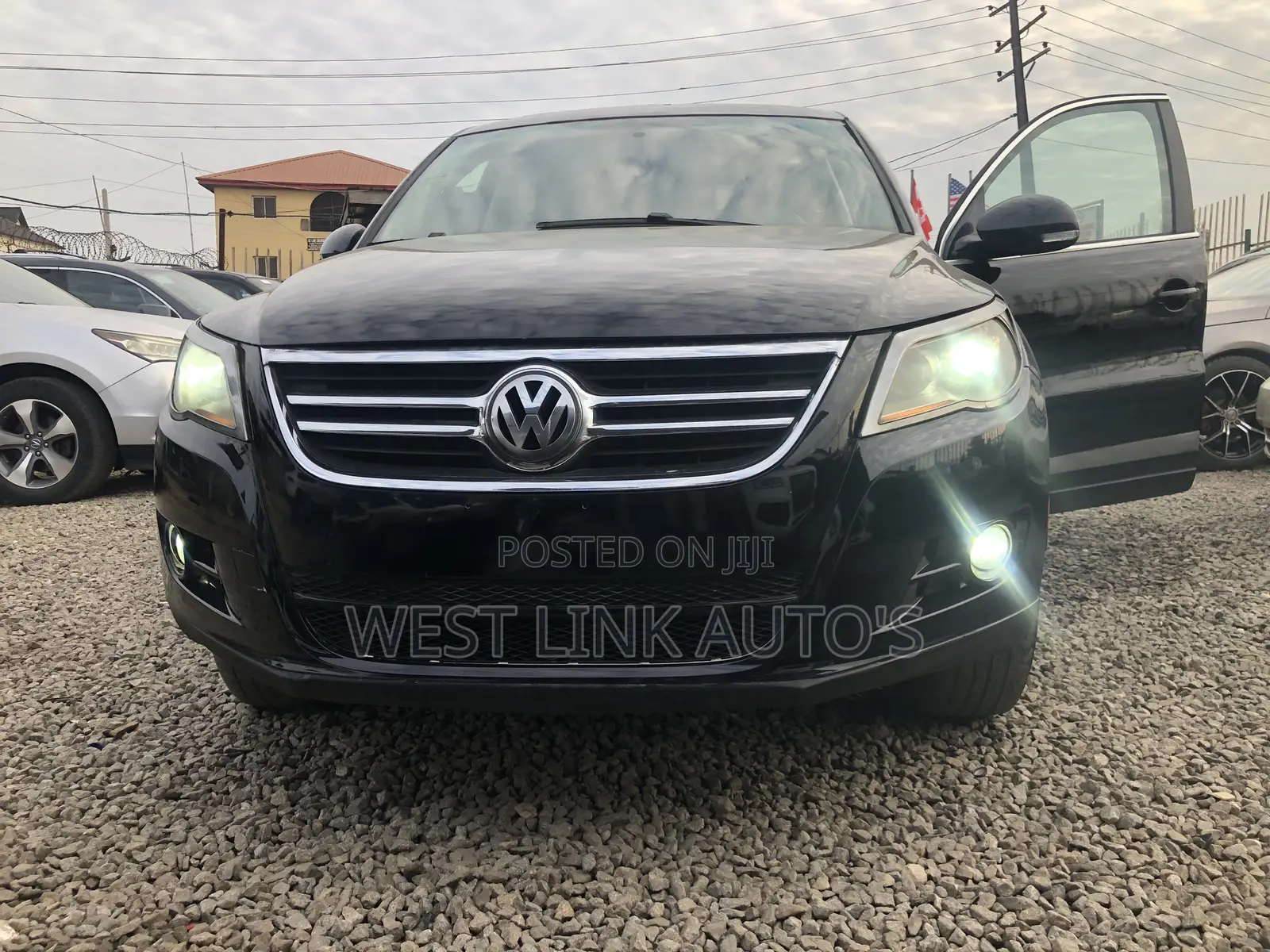 Volkswagen Tiguan S with Sunroof 2013 Black