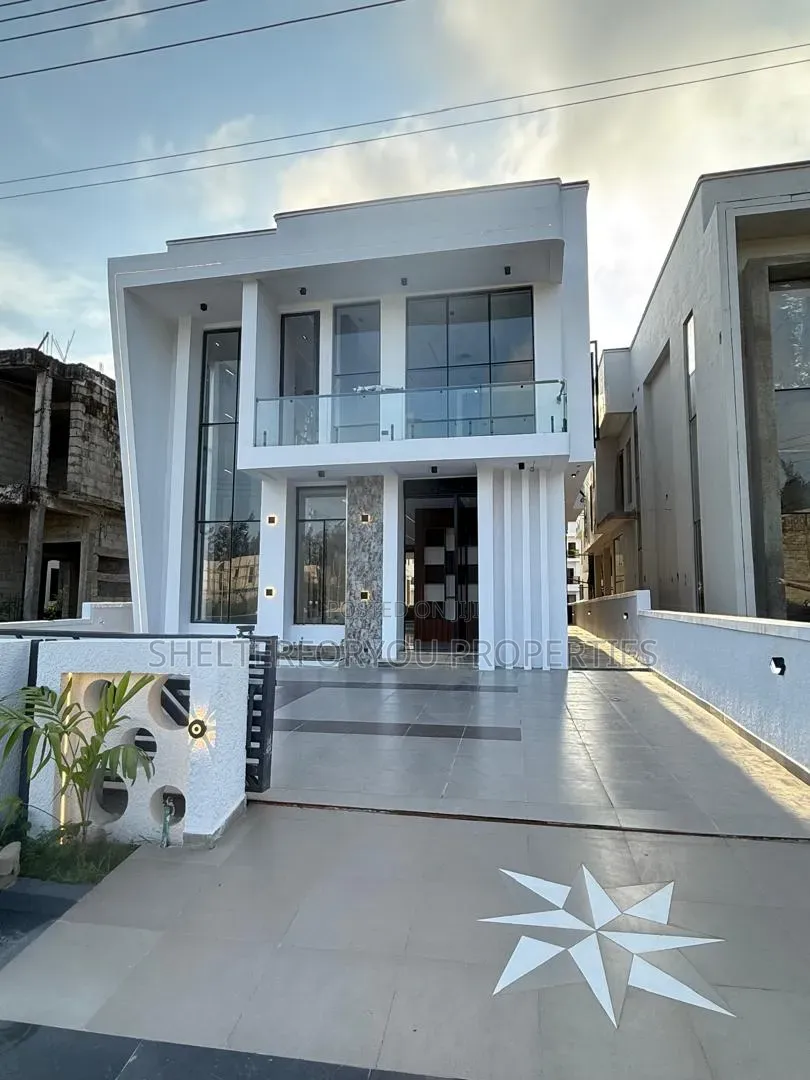5bdrm Duplex in Ikota for sale
