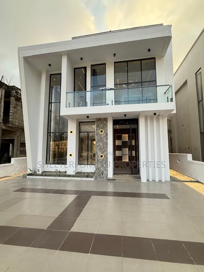 5bdrm Duplex in Ikota for sale