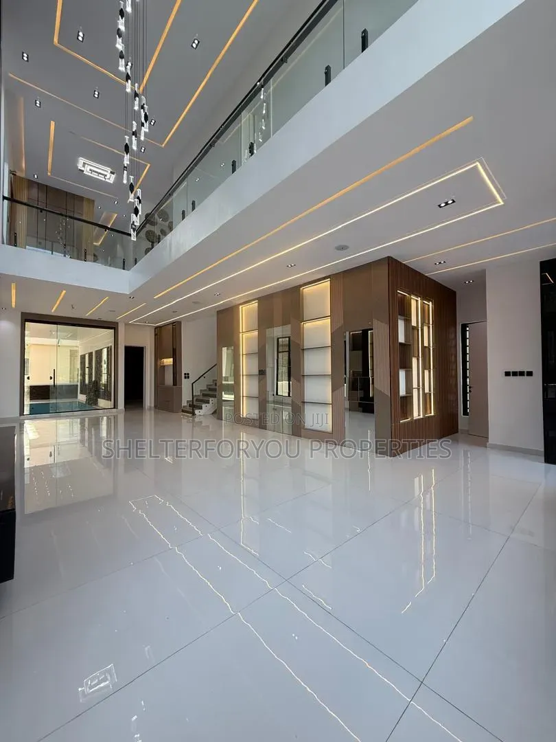 5bdrm Duplex in Ikota for sale