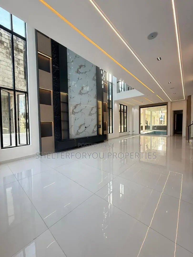 5bdrm Duplex in Ikota for sale