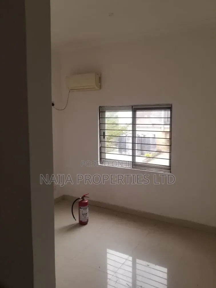 3bdrm Apartment in Off Fatai Arobioke, Lekki Phase 1 for rent
