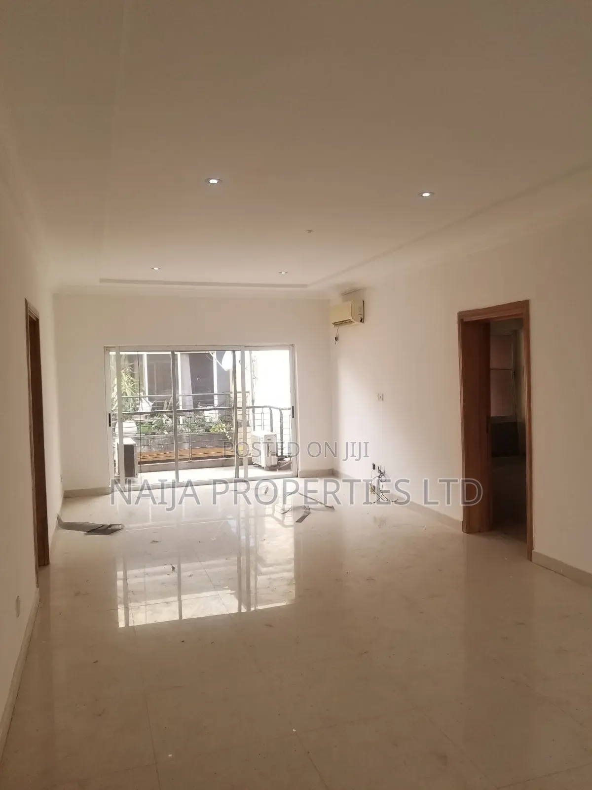 3bdrm Apartment in Off Fatai Arobioke, Lekki Phase 1 for rent