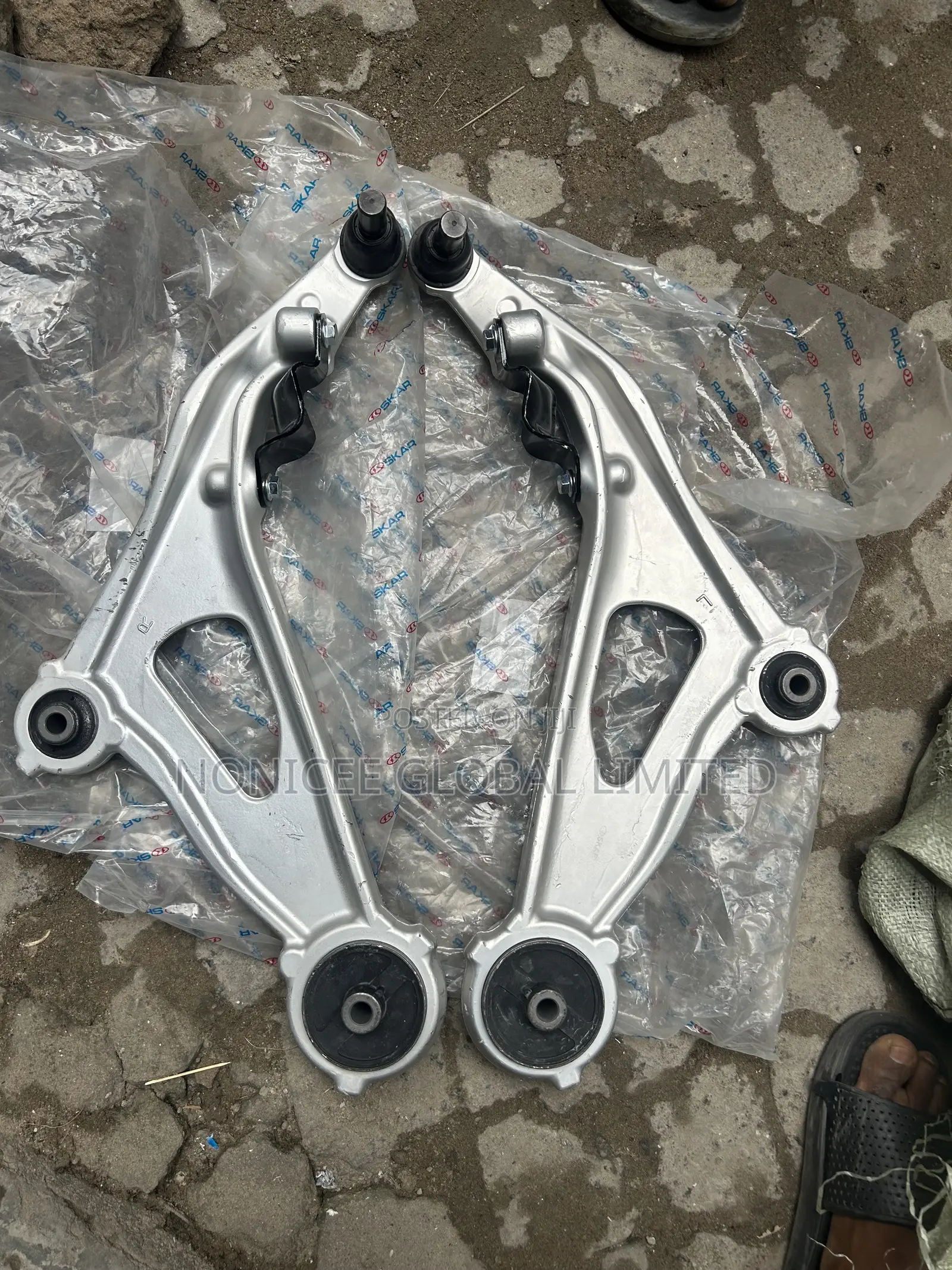 Lower Arm Control Nissan Pathfinder 2016