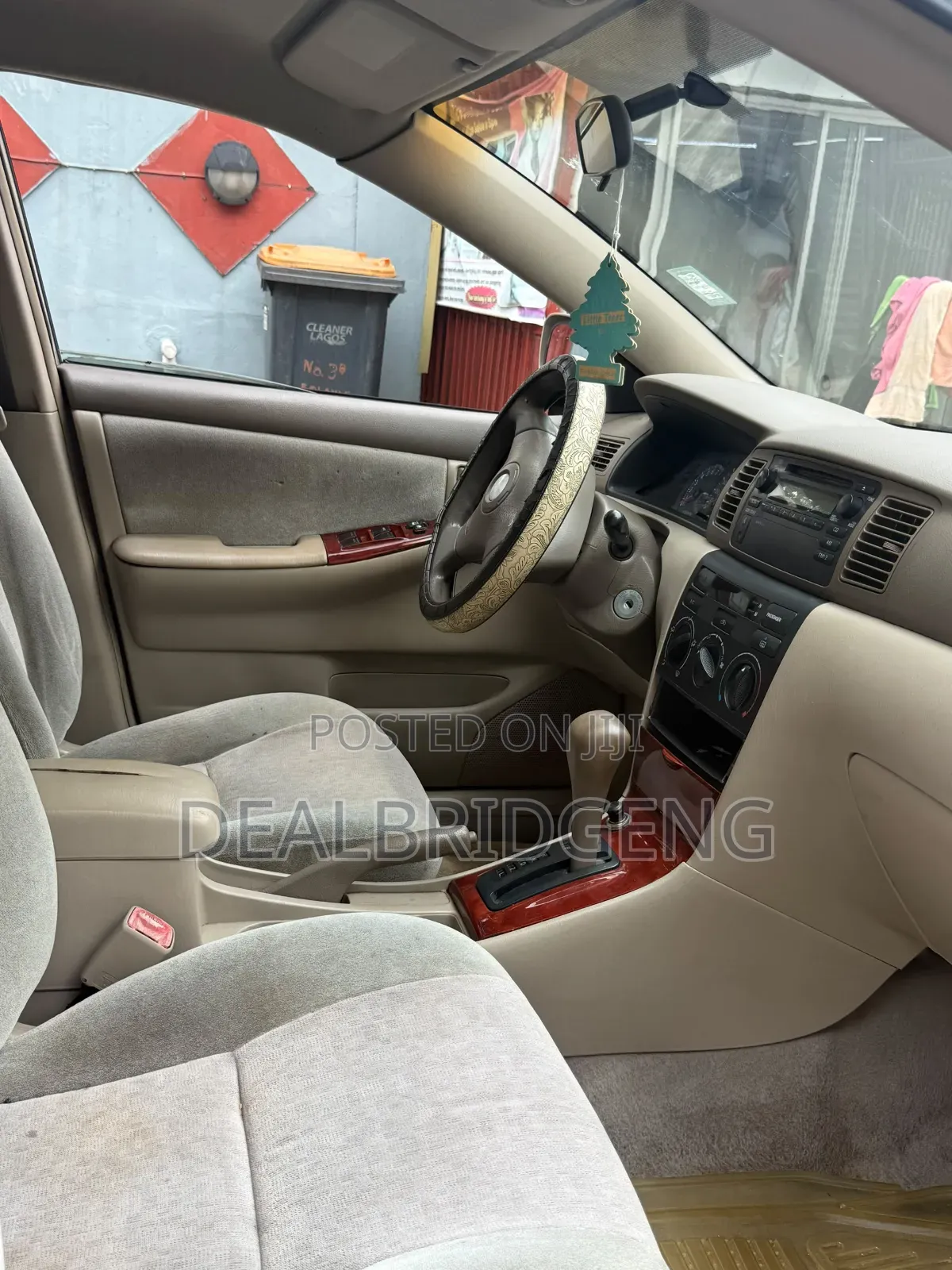 Toyota Corolla LE 2004 Gold