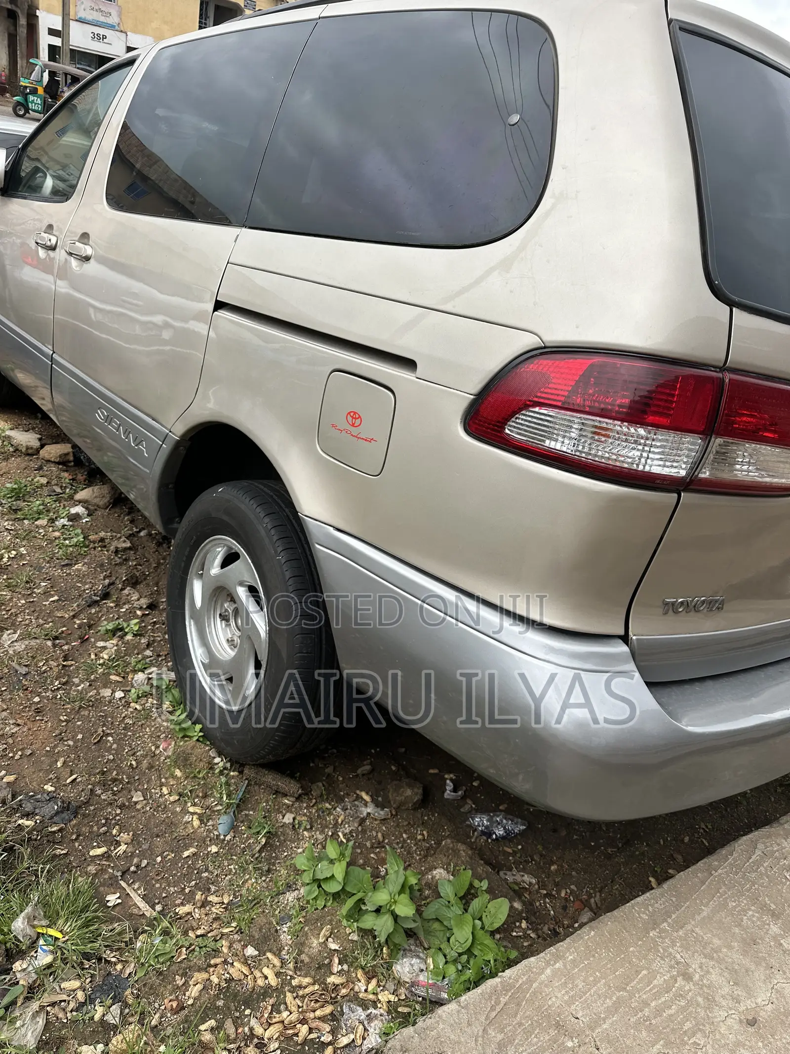 Toyota Sienna 2002 Gold