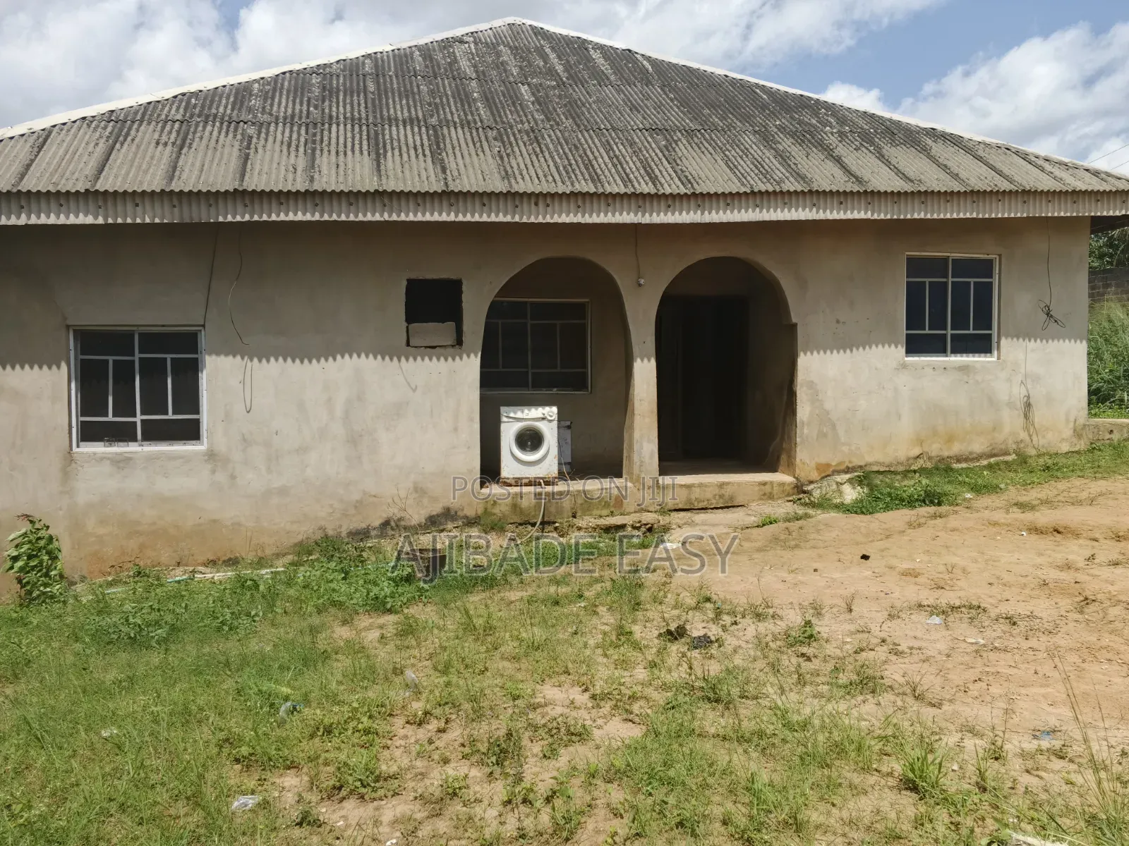 4bdrm Bungalow in Ayobo for sale