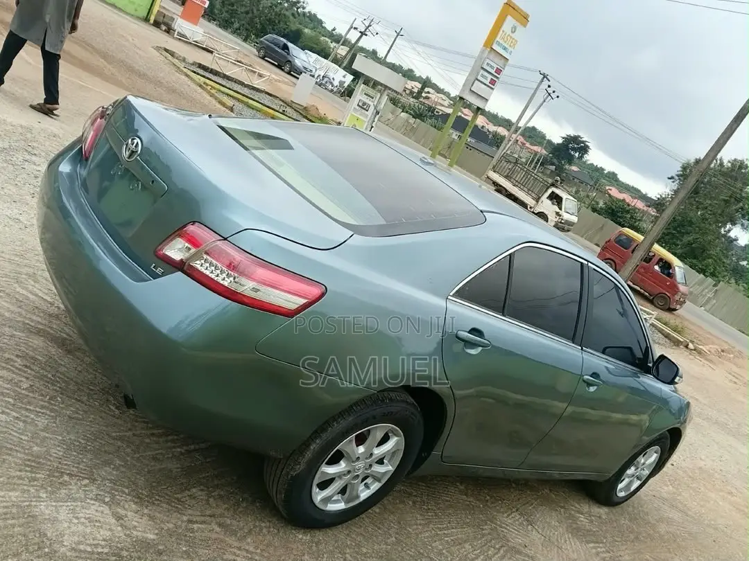 Toyota Camry LE 4dr Sedan (2.5L 4cyl 6AM) 2010