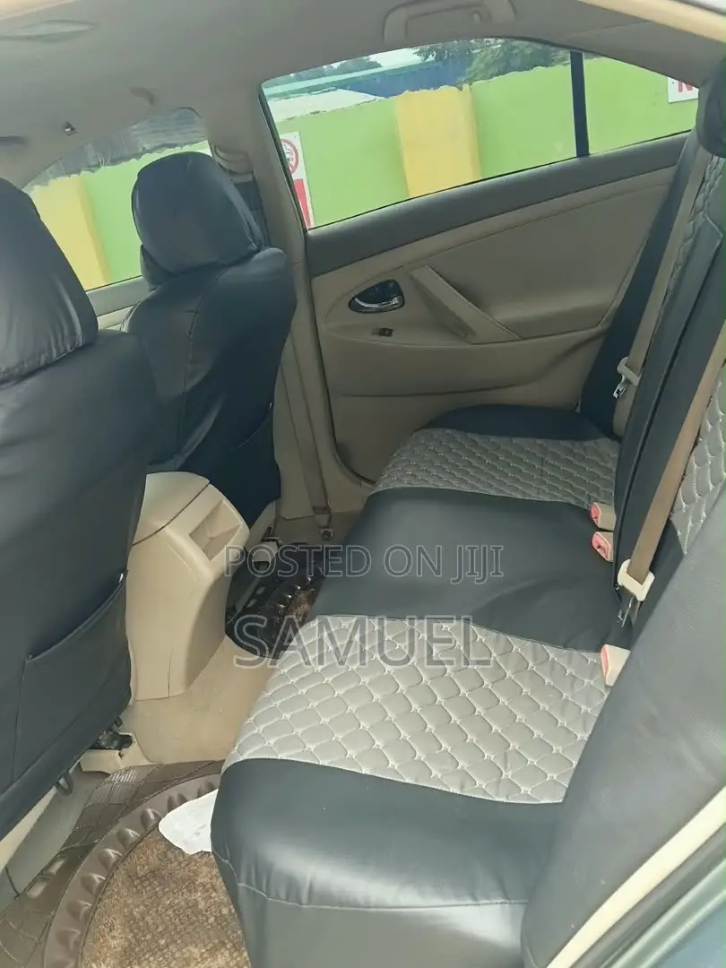 Toyota Camry LE 4dr Sedan (2.5L 4cyl 6AM) 2010