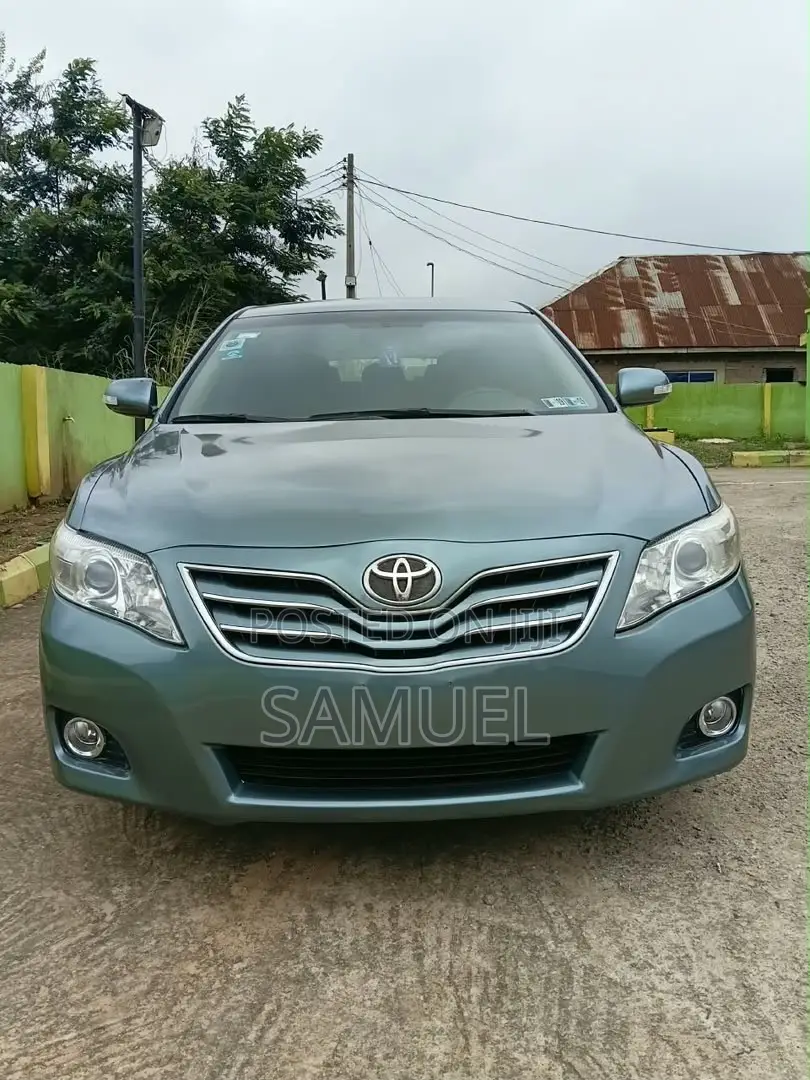 Toyota Camry LE 4dr Sedan (2.5L 4cyl 6AM) 2010