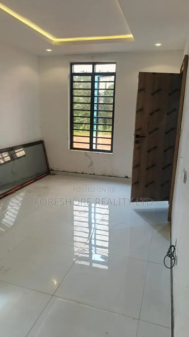 5bdrm Duplex in Oregun for sale