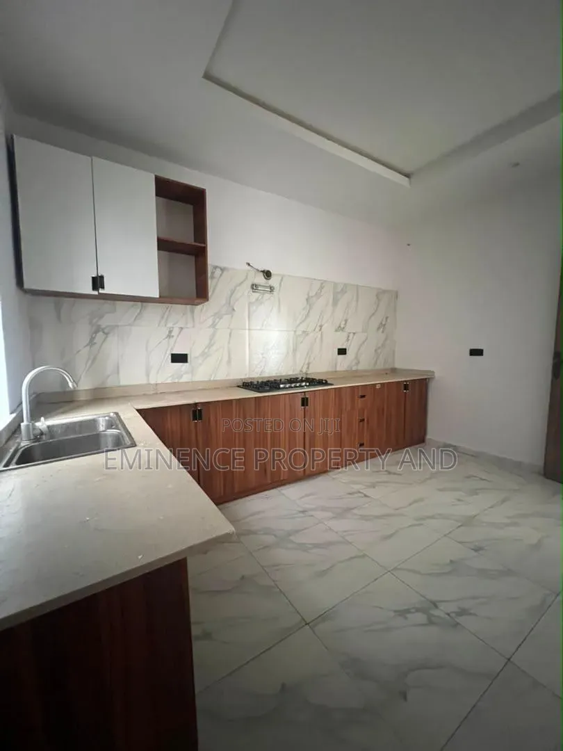 4bdrm Duplex in Lekki Expressway for rent
