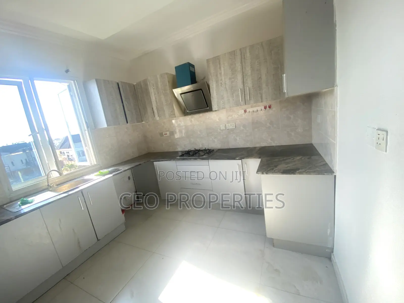3bdrm Block of Flats in Oral Estate, Chevron for rent