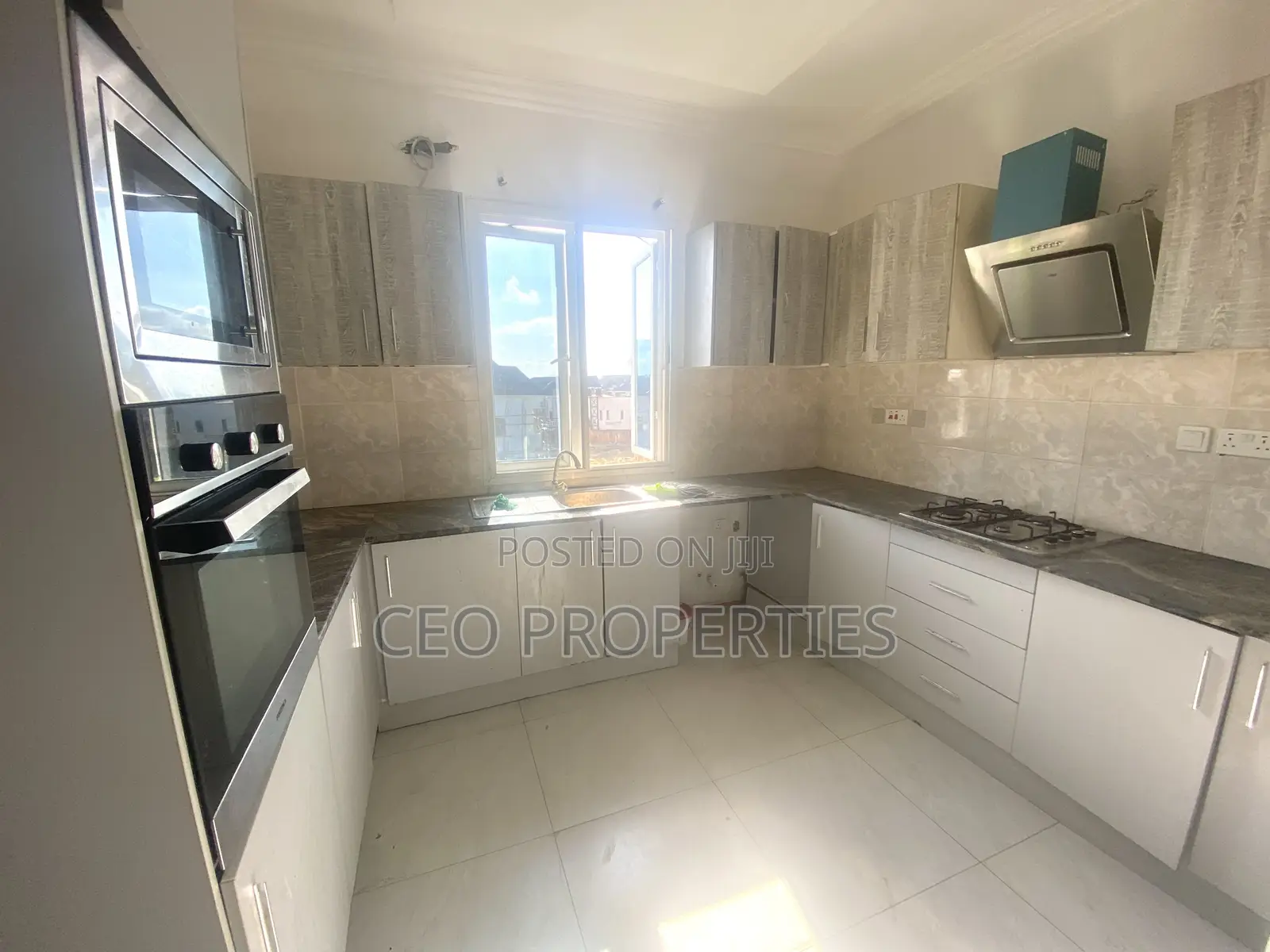 3bdrm Block of Flats in Oral Estate, Chevron for rent