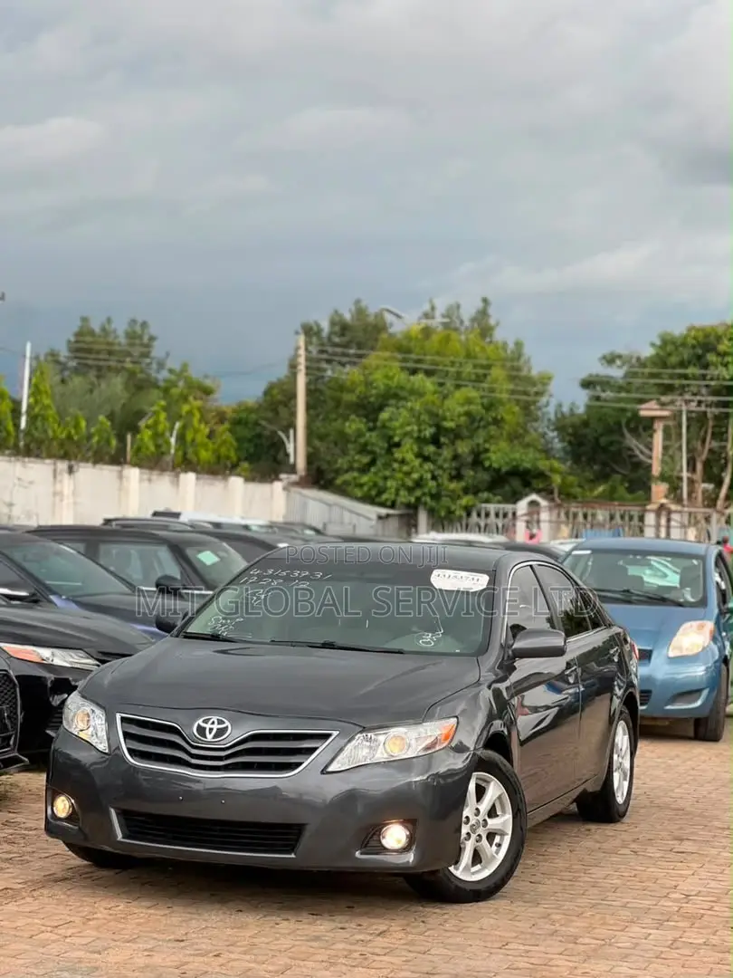 Toyota Camry 2010 Gray