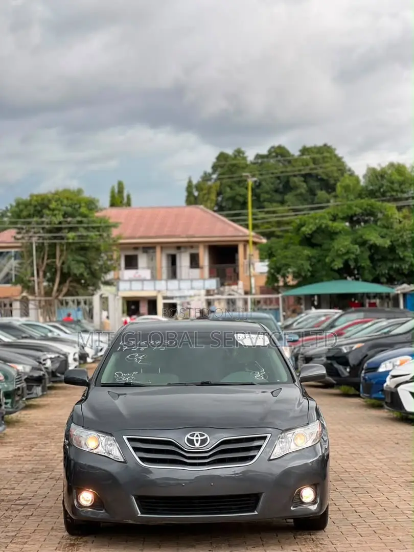 Toyota Camry 2010 Gray